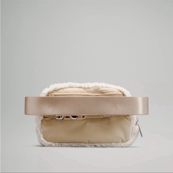 Lululemon Everywhere Fleece Belt Bag - Picture 2 of 5